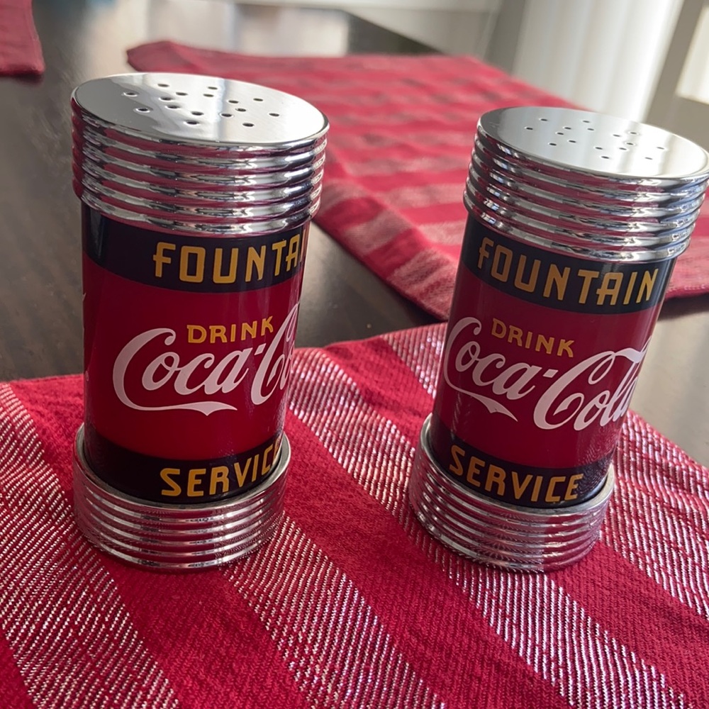 Vintage COCA COLA ~ FOUNTAIN SERVICE - SALT and PEPPER SHAKER SET